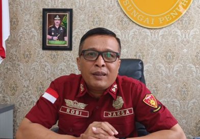 Kepala Kejaksaan Negeri (Kajari) Sungai Penuh, Robi Harianto Siregar. (Foto: IST/Dewi Yulianti)