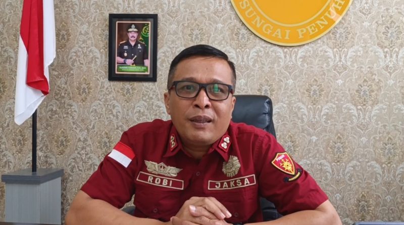Kepala Kejaksaan Negeri (Kajari) Sungai Penuh, Robi Harianto Siregar. (Foto: IST/Dewi Yulianti)