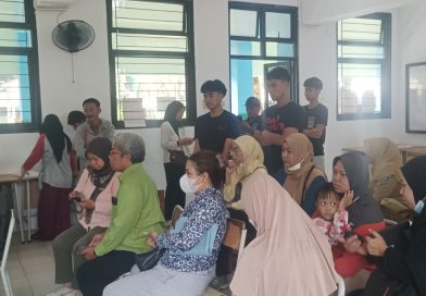 Suasana Posko Pelayanan Sistem Penerimaan Murid Baru (SPMB) Wilayah Jakarta Timur di SMKN 26 Jakarta terlihat ramai pada dua hari menjelang batas akhir verifikasi prapendaftaran, Selasa (9/6/2026). (Foto: IST/Ahmad Subagiyo)