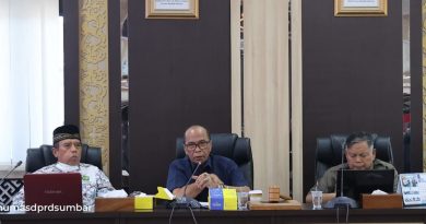 Tim Ahli DPRD Provinsi Sumatera Barat menggelar rapat rutin kedewanan di Ruang Khusus II Kantor DPRD Sumbar, Padang, Rabu (10/6/2026). Pertemuan penting ini dipimpin langsung oleh Ketua Tim Ahli DPRD Sumbar, HM Nurnas, serta dihadiri oleh seluruh anggota tim perumus. (Foto: Humas DPRD Sumbar)