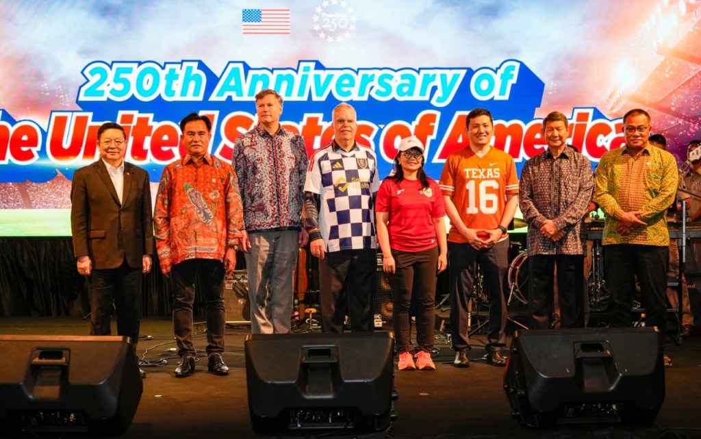 Menteri Koordinator Bidang Hukum, Hak Asasi Manusia, Imigrasi, dan Pemasyarakatan, Yusril Ihza Mahendra, menghadiri perayaan Hari Kemerdekaan Amerika Serikat (AS) ke-250 di Jakarta, Kamis (11/6/2026) malam. (Foto: Kemenko Kumham Imipas RI)
