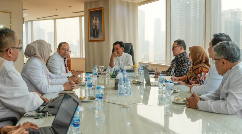 Menteri Koordinator Bidang Hukum, Hak Asasi Manusia, Imigrasi, dan Pemasyarakatan, Yusril Ihza Mahendra, menerima audiensi Pengurus Pusat Perhimpunan Dokter Umum Indonesia (PDUI) di Jakarta, Kamis (11/6/2026). (Foto: Kemenko Kumham Imipas RI)