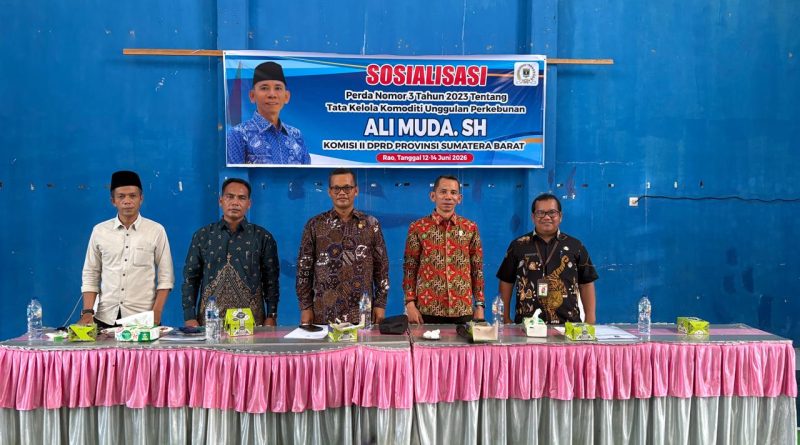 Anggota DPRD Provinsi Sumatera Barat, Ali Muda, S.H., bergerak nyata dengan menggelar Sosialisasi Peraturan Daerah (Perda) Nomor 3 Tahun 2023 tentang Tata Kelola Komoditas Unggulan Perkebunan di Gedung Serbaguna Nagari Taruang-Taruang Utara, Kecamatan Rao, Kabupaten Pasaman, Sabtu (13/6/2026). (Foto: IST/Novrianto)