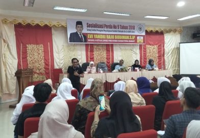 Wakil Ketua DPRD Provinsi Sumatera Barat, Evi Yandri Rajo Budiman, mengambil langkah konkret dengan menyelenggarakan Sosialisasi Peraturan Daerah (Perda) Nomor 9 Tahun 2018 tentang Fasilitasi Pencegahan Penyalahgunaan Narkotika, Psikotropika, dan Zat Adiktif Lainnya (Napza) di Kantor Camat Nanggalo, Kota Padang, Minggu (14/6/2026). (Foto: IST/ Novrianto)