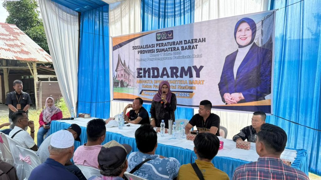 Anggota DPRD Provinsi Sumatera Barat, Endarmi, bergerak nyata dengan menggelar Sosialisasi Peraturan Daerah (Perda) Nomor 1 Tahun 2020 tentang Penyelenggaraan Pariwisata Halal di Jorong Lubuak Napa, Nagari Anduriang, Kecamatan 2x11 Kayu Tanam, Kabupaten Padang Pariaman, Minggu (14/6/2026). (Foto: IST/Novrianto)
