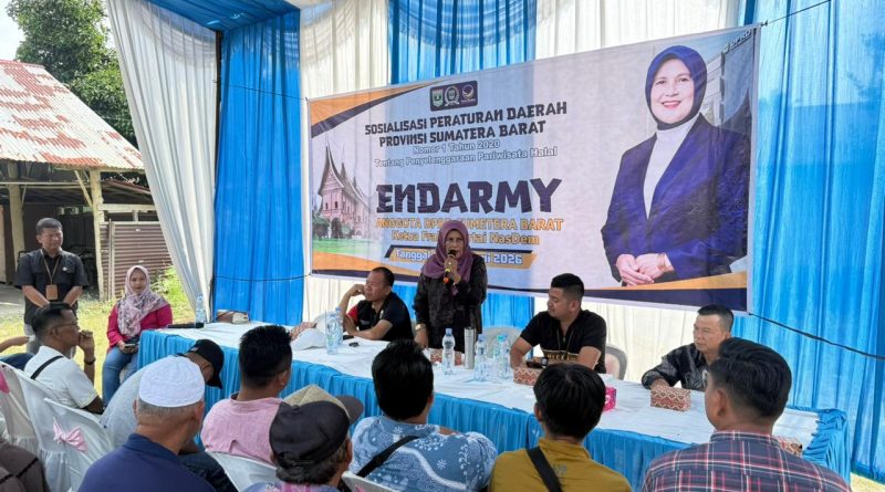 Anggota DPRD Provinsi Sumatera Barat, Endarmi, bergerak nyata dengan menggelar Sosialisasi Peraturan Daerah (Perda) Nomor 1 Tahun 2020 tentang Penyelenggaraan Pariwisata Halal di Jorong Lubuak Napa, Nagari Anduriang, Kecamatan 2x11 Kayu Tanam, Kabupaten Padang Pariaman, Minggu (14/6/2026). (Foto: IST/Novrianto)