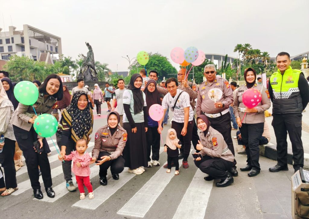 Menyambut Hari Bhayangkara ke-80, Direktorat Lalu Lintas (Ditlantas) Polda Riau menggelar Kampanye Keselamatan Berlalu Lintas dan Program Green Policing di kawasan Car Free Day (CFD) Jalan Jenderal Sudirman, Pekanbaru, Minggu (14/6/2026). (Foto: Humas Ditlantas Polda Riau)