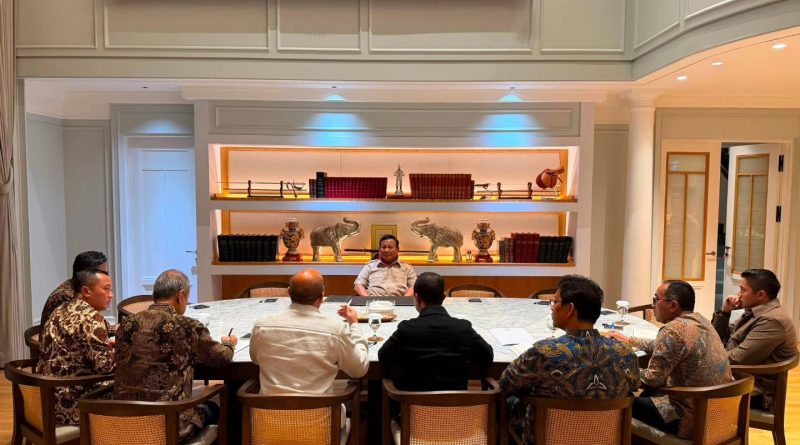 Presiden RI Prabowo Subianto memanggil sejumlah jajaran menteri Kabinet Merah Putih ke kediaman pribadinya di Jalan Kertanegara, Jakarta, Minggu (14/6/2026). (Foto: Setkab RI)