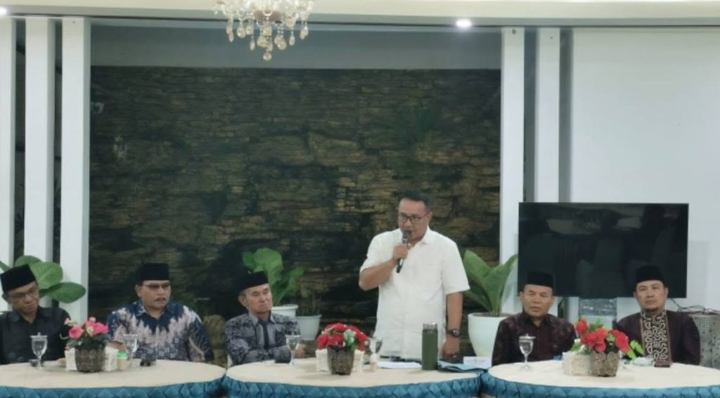Wali Kota Sungai Penuh, Alfin, menegaskan komitmennya untuk mendukung penuh pelaksanaan Kenduri Sko 6 Luhah Sungai Penuh di Rumah Dinas Wali Kota, Selasa malam (9/6/2026). (Foto: Diskominfosta Sungai Penuh)