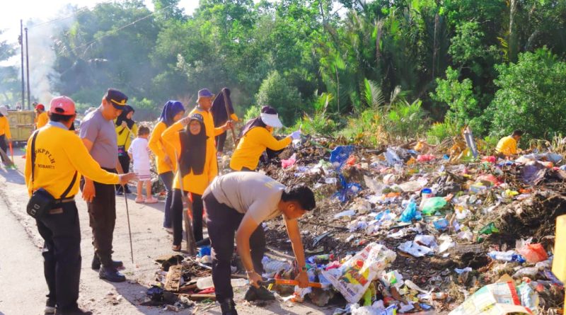 Aksi gotong royong berskala besar ini dipimpin langsung oleh Kapolres Kepulauan Meranti, AKBP Aldi Alfa Faroqi, S.H., S.I.K., M.H. (Foto: Humas Polres Kepulauan Meranti)