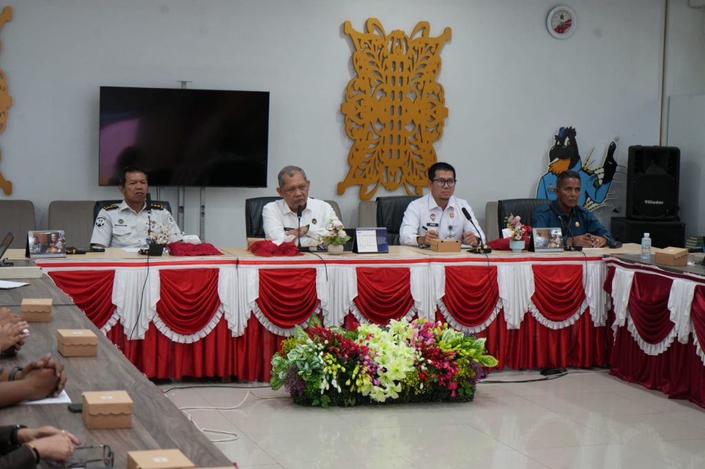 Kementerian Koordinator Bidang Hukum, Hak Asasi Manusia, Imigrasi, dan Pemasyarakatan (Kemenko Kumham Imipas) merealisasikan komitmen tersebut dengan menggelar rapat sinkronisasi dan koordinasi khusus di Aula Kantor Wilayah Kementerian Hukum Provinsi Aceh, Rabu (24/6/2026). (Foto: Kemenko Kumham Imipas RI)