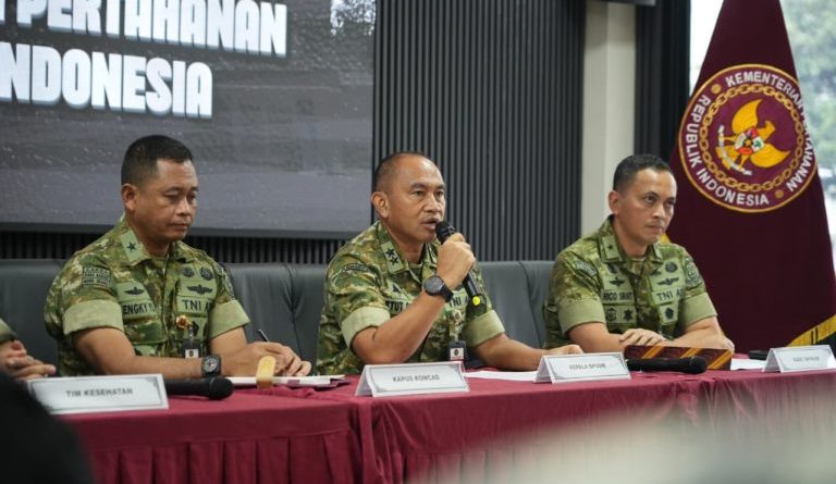 Kementerian Pertahanan Republik Indonesia (Kemhan RI) merealisasikan komitmen tersebut dengan menggelar konferensi pers resmi terkait Program Sarjana Penggerak Pembangunan Indonesia (SPPI) yang oleh Kepala Badan Pengembangan Sumber Daya Manusia Pertahanan (BPSDM Han) Kemhan, Mayjen TNI Ketut Gede Wetan Pastia, di Kantor Kemhan, Jakarta, Sabtu (27/6/2026). (Foto: Kemhan RI)