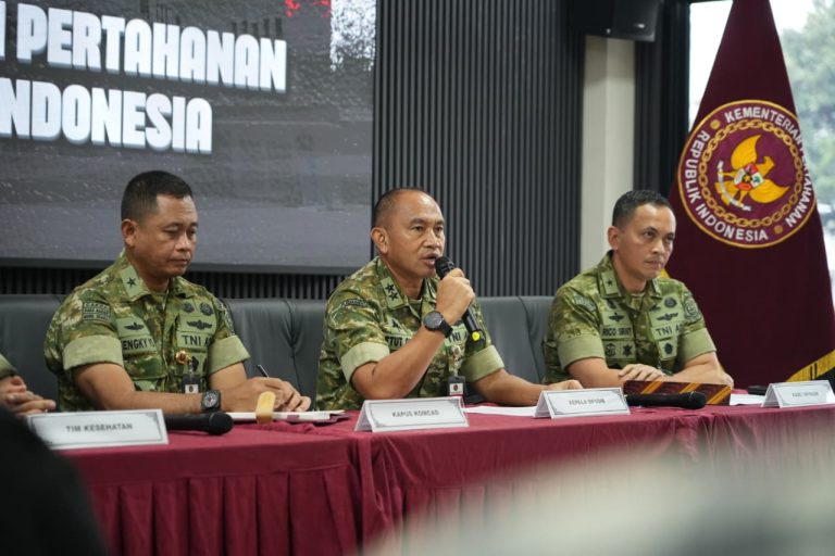 Kementerian Pertahanan Republik Indonesia (Kemhan RI) merealisasikan komitmen tersebut dengan menggelar konferensi pers resmi terkait Program Sarjana Penggerak Pembangunan Indonesia (SPPI) yang oleh Kepala Badan Pengembangan Sumber Daya Manusia Pertahanan (BPSDM Han) Kemhan, Mayjen TNI Ketut Gede Wetan Pastia, di Kantor Kemhan, Jakarta, Sabtu (27/6/2026). (Foto: Kemhan RI)