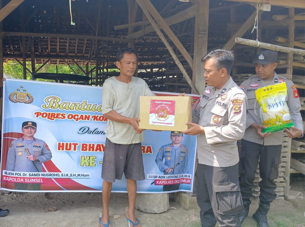 Polsek Buay Pemuka (BP) Peliung, Polres OKU Timur, menyelenggarakan aksi pembagian bantuan sosial (bansos) secara berskala mikro pada Sabtu (27/6/2026) pagi sekitar pukul 10.40 WIB. (Foto: Humas Polres Oku Timur)