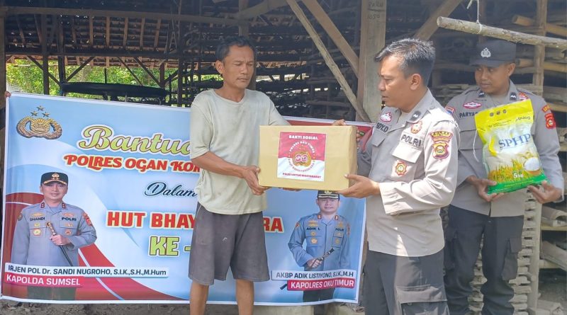 Polsek Buay Pemuka (BP) Peliung, Polres OKU Timur, menyelenggarakan aksi pembagian bantuan sosial (bansos) secara berskala mikro pada Sabtu (27/6/2026) pagi sekitar pukul 10.40 WIB. (Foto: Humas Polres Oku Timur)