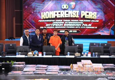 Konferensi pers pengungkapan kasus tindak pidana perjudian online jaringan internasional yang digelar di Gedung Awaloedin Djamin, Aula Bareskrim Polri, Jakarta, Jumat (26/6/2026). (Sumber: Humas Polri)