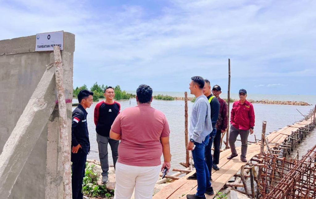 Polda Riau yang dipimpin oleh IPDA Iswadi Putra, S.H., turun langsung melakukan peninjauan Kampung Nelayan Merah Putih (KNMP) pertama yang berlokasi di Desa Pambang Pesisir, Kecamatan Bantan, Kabupaten Bengkalis, Selasa (30/6/2026). (Foto: Humas Polda Riau)