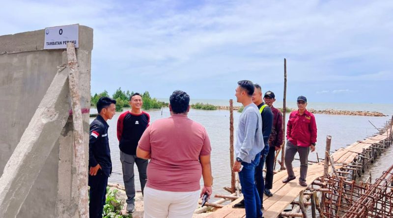 Polda Riau yang dipimpin oleh IPDA Iswadi Putra, S.H., turun langsung melakukan peninjauan Kampung Nelayan Merah Putih (KNMP) pertama yang berlokasi di Desa Pambang Pesisir, Kecamatan Bantan, Kabupaten Bengkalis, Selasa (30/6/2026). (Foto: Humas Polda Riau)