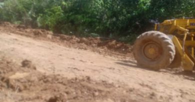 Pemdes Muara Wakat secara resmi mengajukan peminjaman fasilitas alat berat kepada pemerintah daerah untuk perbaikan infrastruktur ini difokuskan pada jalur alternatif sepanjang 6,7 kilometer yang menghubungkan desa dengan ibu kota kecamatan di Benangin. (Foto: IST/Carli Silitonga)