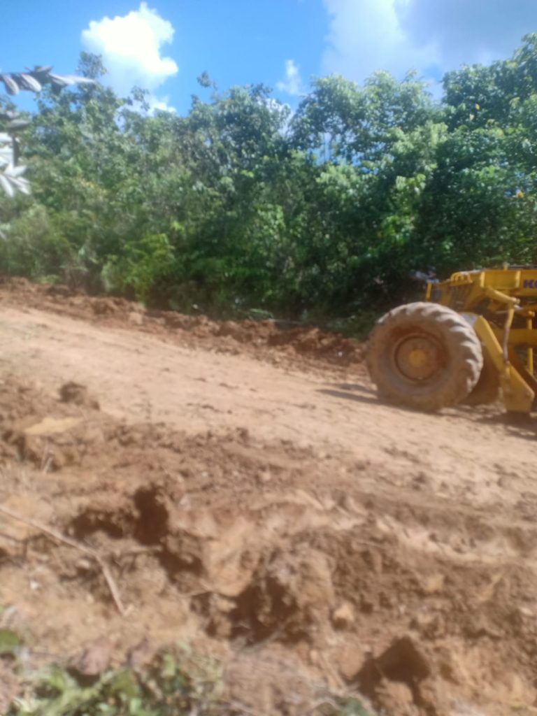 Pemdes Muara Wakat secara resmi mengajukan peminjaman fasilitas alat berat kepada pemerintah daerah untuk perbaikan infrastruktur ini difokuskan pada jalur alternatif sepanjang 6,7 kilometer yang menghubungkan desa dengan ibu kota kecamatan di Benangin. (Foto: IST/Carli Silitonga)