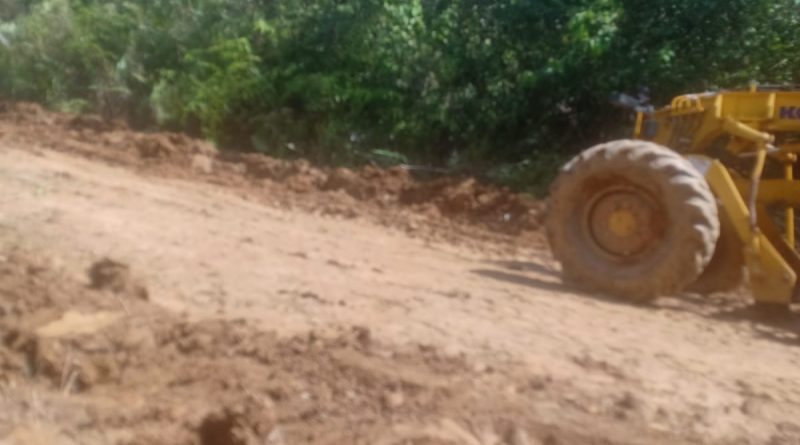 Pemdes Muara Wakat secara resmi mengajukan peminjaman fasilitas alat berat kepada pemerintah daerah untuk perbaikan infrastruktur ini difokuskan pada jalur alternatif sepanjang 6,7 kilometer yang menghubungkan desa dengan ibu kota kecamatan di Benangin. (Foto: IST/Carli Silitonga)