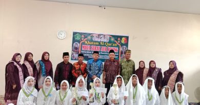 Madrasah Diniyah Takmiliyah Awaliyah (MDTA) Surau Aur Kuning, Simpang Rumbio, Kota Solok, sukses menyelenggarakan agenda perayaan Khatam Al-Qur'an yang diikuti oleh 10 orang santri pilihan, Minggu (5/7/2026). (Foto: IST/Fitria Sartika)