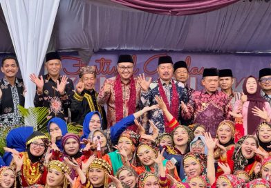 Bupati Kerinci mengingatkan para orang tua mengenai ancaman siber yang kini mulai merambah masuk ke kawasan pedesaan. (Foto: IST/Dewi Yulianti)