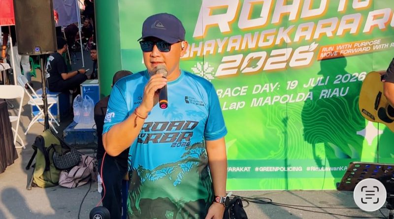 Ketua Pelaksana Riau Bhayangkara Run 2026, Kombes Pol Daniel Widya Mucharam, dalam acara Riau Bhayangkara Run 2026, Minggu (5/7/2026). (Foto: Humas Polda Riau)