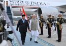 Presiden RI Prabowo Subianto menyambut langsung kedatangan Perdana Menteri (PM) India, Narendra Modi, dalam suasana hangat penuh penghormatan di Jakarta, Senin (6/7/2026). (Foto: Setkab RI)