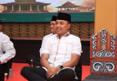 Kapolres Ngawi, AKBP Prayoga Angga Widyatama, S.I.K., M.Si., menghadiri malam tirakatan dalam rangka memperingati Hari Jadi Kabupaten Ngawi ke-668 di Pendopo Wedya Graha, Senin malam (6/7/2026). (Foto: IST/Tri Sofyani Effendi)