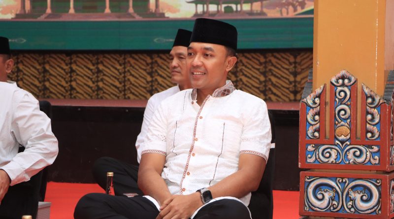 Kapolres Ngawi, AKBP Prayoga Angga Widyatama, S.I.K., M.Si., menghadiri malam tirakatan dalam rangka memperingati Hari Jadi Kabupaten Ngawi ke-668 di Pendopo Wedya Graha, Senin malam (6/7/2026). (Foto: IST/Tri Sofyani Effendi)