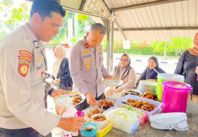 Polsek Sabak Auh menyelenggarakan agenda kesyukuran atas capaian karier jajarannya di Pendopo halaman Mapolsek Sabak Auh, Kabupaten Siak, Selasa (7/7/2026) pagi. (Foto: Kapolsek Sabak Auh)