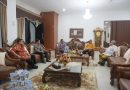 Ketua DPRD Provinsi Sumatera Barat, Muhidi, menerima kunjungan silaturahmi dari Komisi Penyiaran Indonesia Daerah (KPID) Sumbar di rumah dinas Ketua DPRD pada Jumat (10/7/2026) malam. (Foto: Humas DPRD Sumbar)