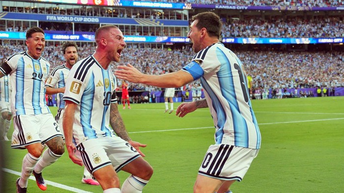 Timnas Argentina memastikan tiket menuju babak semifinal Piala Dunia 2026 setelah menundukkan perlawanan ketat wakil Eropa, Swiss, dengan skor akhir 3-1. (Foto: Reuters/JAY BIGGERSTAFF)