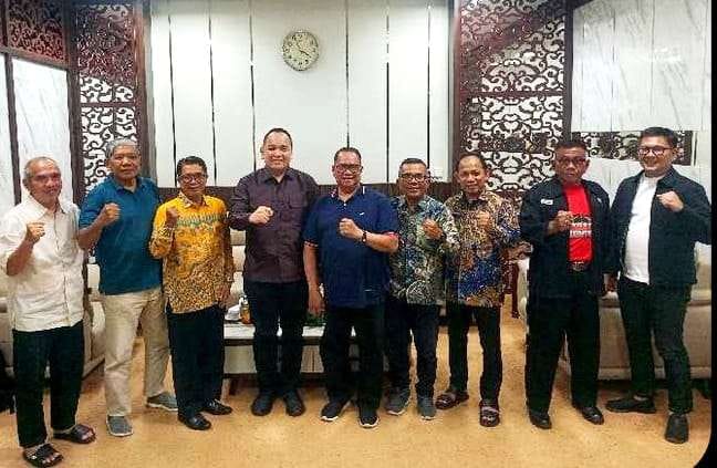 Ketua Lemkari Sumbar yang juga Wakil Ketua DPRD Sumatera Barat, Nanda Satria, memimpin langsung rapat pengurus harian untuk menyepakati jadwal Rapat Koordinasi (Rakor) daerah pada Minggu, 19 Juli 2026 mendatang. (Foto: DPRD Sumbar)