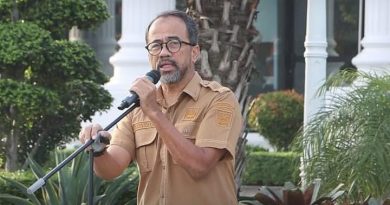 Sekretariat DPRD Provinsi Sumatera Barat menggelar apel pagi bersama yang berlangsung khidmat di Lapangan Parkir Kantor DPRD Provinsi Sumatera Barat, Senin (13/7/2026). (Foto: DPRD Sumbar)