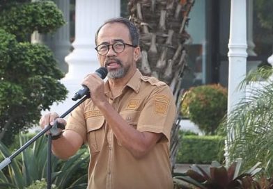 Sekretariat DPRD Provinsi Sumatera Barat menggelar apel pagi bersama yang berlangsung khidmat di Lapangan Parkir Kantor DPRD Provinsi Sumatera Barat, Senin (13/7/2026). (Foto: DPRD Sumbar)