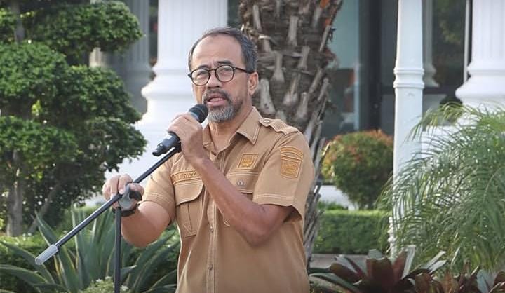 Sekretariat DPRD Provinsi Sumatera Barat menggelar apel pagi bersama yang berlangsung khidmat di Lapangan Parkir Kantor DPRD Provinsi Sumatera Barat, Senin (13/7/2026). (Foto: DPRD Sumbar)