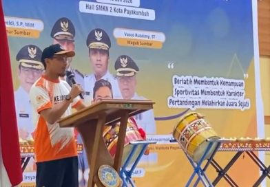 Anggota DPRD Provinsi Sumatera Barat, Irsyad Syafar, membuka Kejuaraan Provinsi (Kejurprov) Tenis Meja se-Sumatera Barat 2026 di Hall SMKN 2 Payakumbuh. (Foto: DRPD Sumbar)