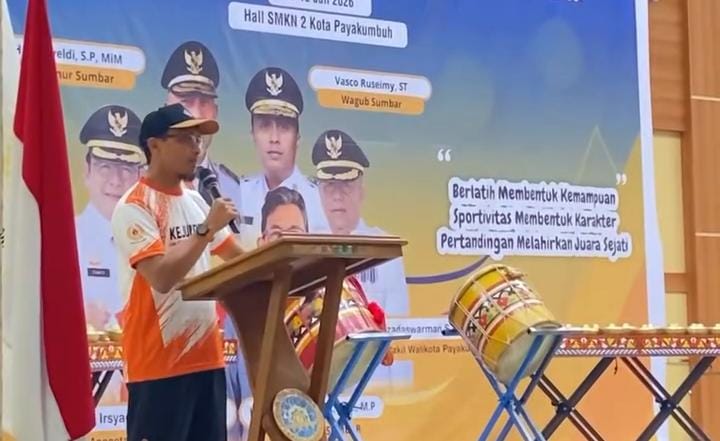 Anggota DPRD Provinsi Sumatera Barat, Irsyad Syafar, membuka Kejuaraan Provinsi (Kejurprov) Tenis Meja se-Sumatera Barat 2026 di Hall SMKN 2 Payakumbuh. (Foto: DRPD Sumbar)