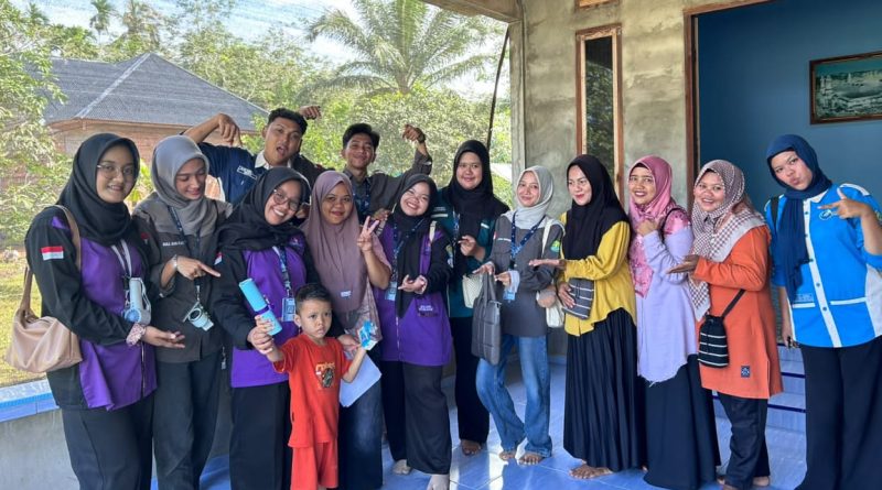 Kelompok mahasiswa Kuliah Kerja Nyata (KKN) Universitas Riau (UNRI) mengadakan sosialisasi pentingnya Pendidikan Anak Usia Dini (PAUD) dengan menyasar masyarakat suku asli di Desa Penebal, Kabupaten Bengkalis, Senin (13/7/2026). (Foto: Siti Nur Azura, Tim KKN Universitas Riau Desa Penebal)