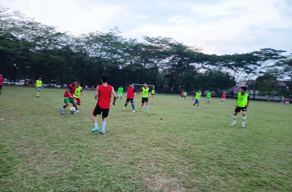 Tim sepak bola Lahat FC U-17 menyatakan kesiapan penuh untuk berlaga di turnamen bergengsi Piala Soeratin 2026 yang dijadwalkan berlangsung pada Agustus mendatang. (Foto: IST/Heri Susanto)