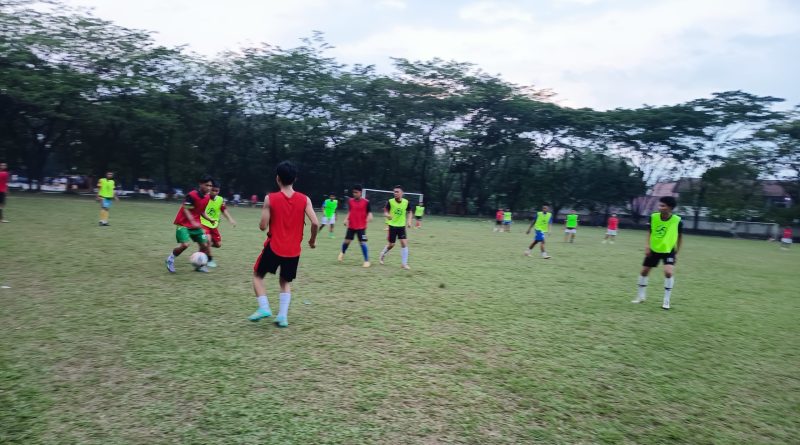 Tim sepak bola Lahat FC U-17 menyatakan kesiapan penuh untuk berlaga di turnamen bergengsi Piala Soeratin 2026 yang dijadwalkan berlangsung pada Agustus mendatang. (Foto: IST/Heri Susanto)