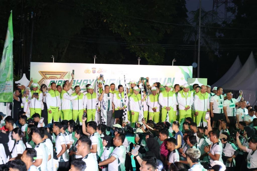 Sebanyak 15.000 peserta Riau Bhayangkara Run (RBR) 2026 dilepas secara langsung di depan Markas Kepolisian Daerah Riau, Kota Pekanbaru. (Foto: Humas Polda Riau)