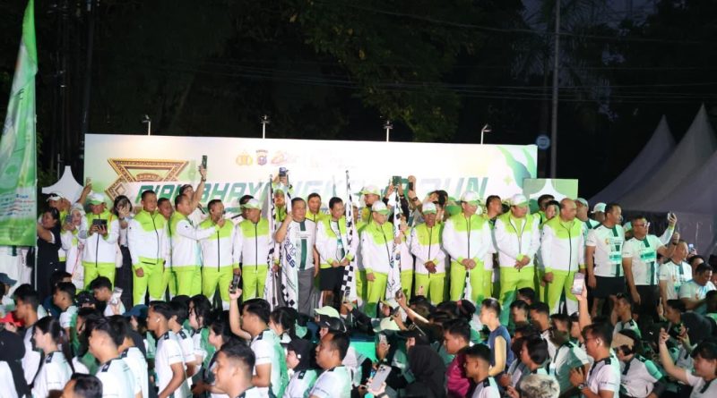 Sebanyak 15.000 peserta Riau Bhayangkara Run (RBR) 2026 dilepas secara langsung di depan Markas Kepolisian Daerah Riau, Kota Pekanbaru. (Foto: Humas Polda Riau)