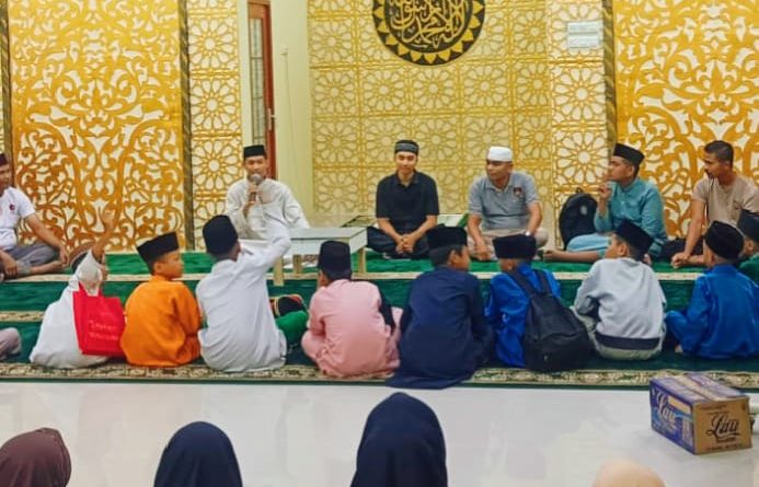 Polsek Bina Widya membuka program pengajian gratis di Mushola Nusirwan Kompleks Polsek Bina Widya pada Senin (20/7/2026). (Foto: Humas Polsek Bina Widya)