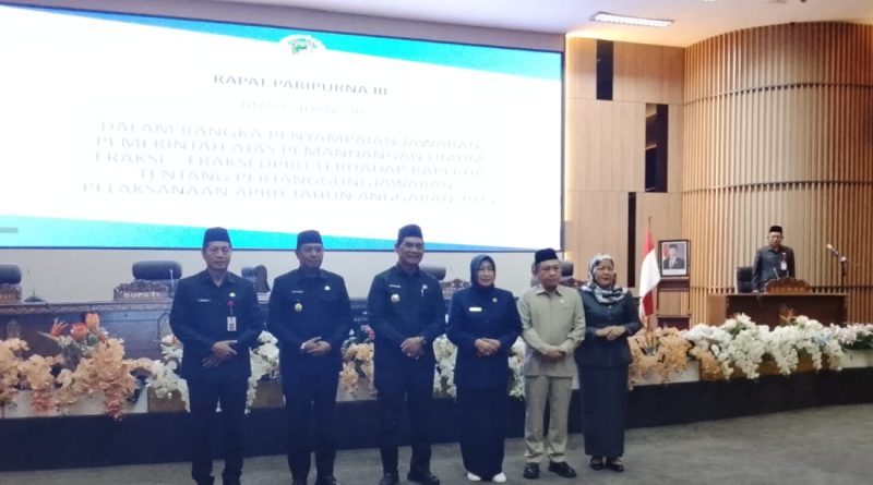 Dewan Perwakilan Rakyat Daerah (DPRD) Kabupaten Barito Utara menggelar Rapat Paripurna II membahas jawaban pertanggungjawaban pemerintah daerah atas pelaksanaan APBD Tahun Anggaran 2025 di ruang rapat utama DPRD, Senin (20/7/2026). (Foto: IST/Carli Silitonga)