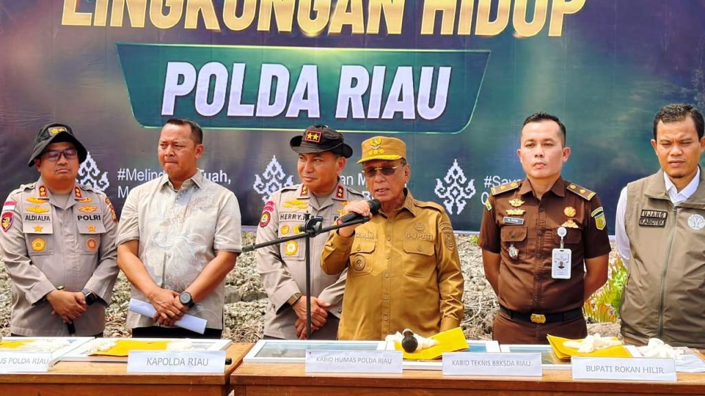 Bupati Rokan Hilir, Bistamam, menyampaikan apresiasi setinggi-tingginya atas respons cepat dan ketegasan jajaran Polda Riau dalam mengusut tuntas penyerobotan lahan mangrove di wilayahnya. (Foto: Humas Polda Riau)