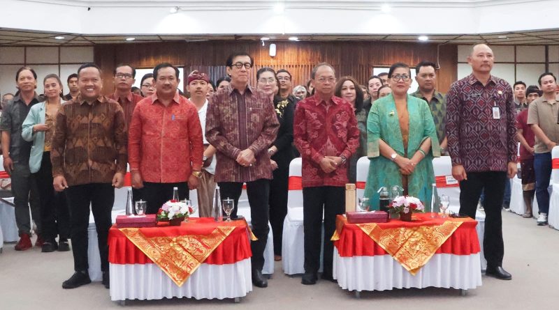 Gubernur Bali Wayan Koster menegaskan pentingnya perlindungan Hak Kekayaan Intelektual (HKI) bagi pelaku Industri Kecil Menengah (IKM) dan UMKM di Bali. (Foto: Pemprov Bali)