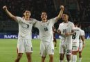 Thom Haye (kanan) dan Mitchell Baker merayakan gol ke gawang Kamboja dalam laga pertama Grup A ASEAN Championship 2026 atau Piala AFF 2026 di Stadion Pakansari, Cibinong, pada Senin (27/7/2026) malam WIB. (Foto: Antonius Aditya Mahendra)